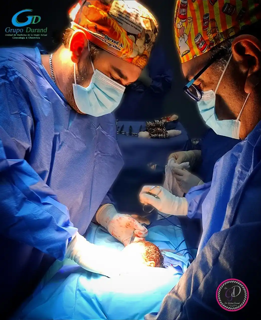 El Dr. Gustavo Durand operando en quirófano